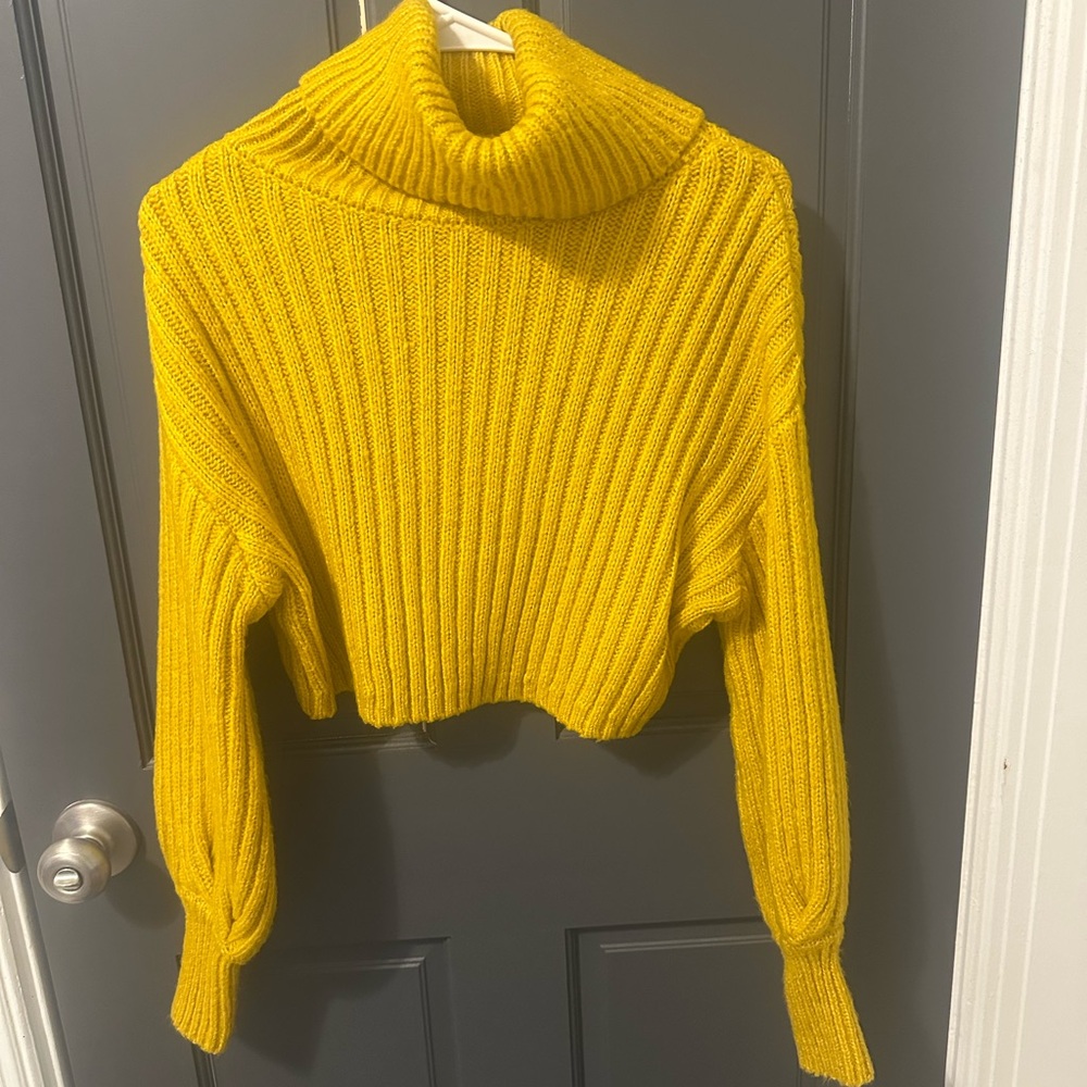 Cozy Yellow Turtleneck cropped Sweater